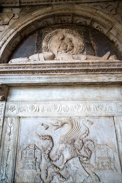 istock Tomb of Matteo Ferrillo 2251961642