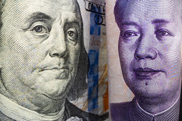istock Macro Portrait Comparison of Benjamin Franklin (USD) and Mao Zedong (CNY) 2252008599
