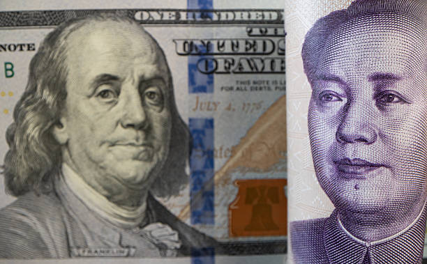 istock Macro Portrait Comparison of Benjamin Franklin (USD) and Mao Zedong (CNY) 2252008850