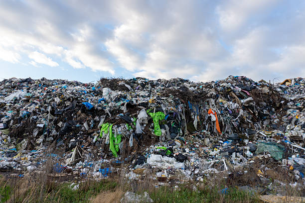 istock A mountain of trash is piled high 2252057951