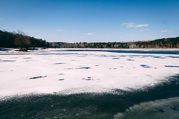istock snowy day in North Carolina 2252258310
