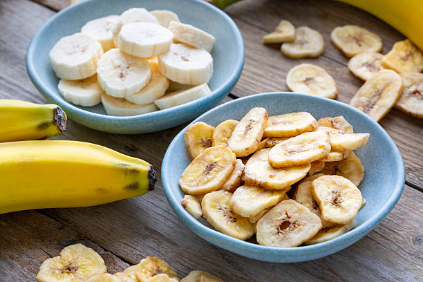 Banana chips and slices