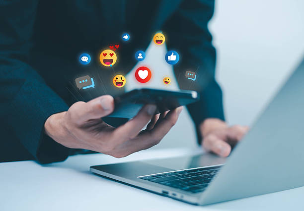 istock Social media is a communication medium that uses mobile networks, commercial technology to be a business that can connect both friends and marketing. 2252497568