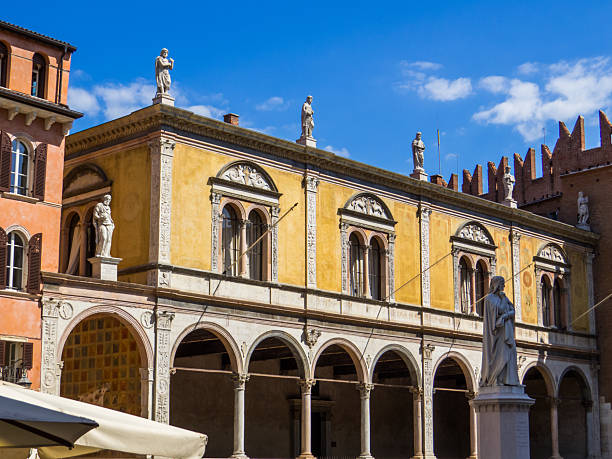 istock Piazza dei Signori, Verona 2252549295
