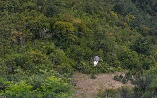 little white house in the mountain