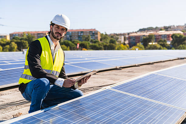 istock Engineer inspecting solar panels for sustainable energy generation 2252677407