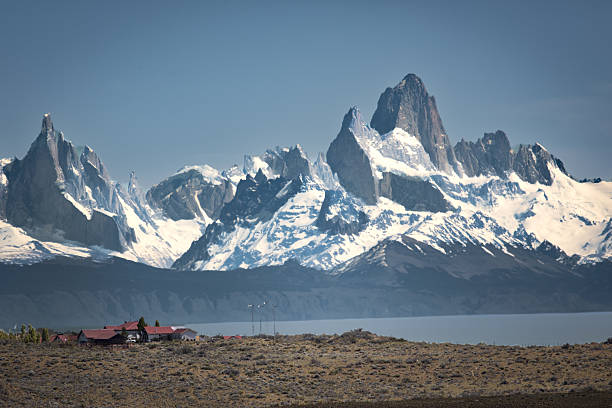 Argentine Patagonia is magnificent in its diversity: lakes, glaciers, wildlife, flora, and traditions. The gauchos have a rich history and distinctive style. They host asados ​​(barbecues) while drinking mate next to their horses. The mountains are breathtaking, a truly cinematic setting.