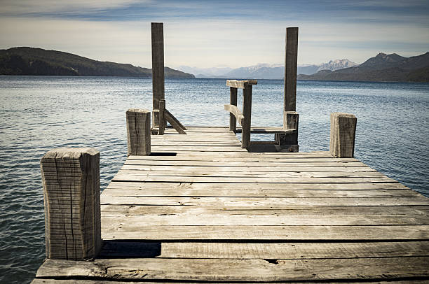 Argentine Patagonia is magnificent in its diversity: lakes, glaciers, wildlife, flora, and traditions. The gauchos have a rich history and distinctive style. They host asados ​​(barbecues) while drinking mate next to their horses. The mountains are breathtaking, a truly cinematic setting.
