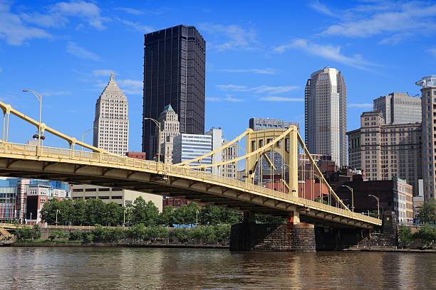 istock American city - Pittsburgh 2252713258