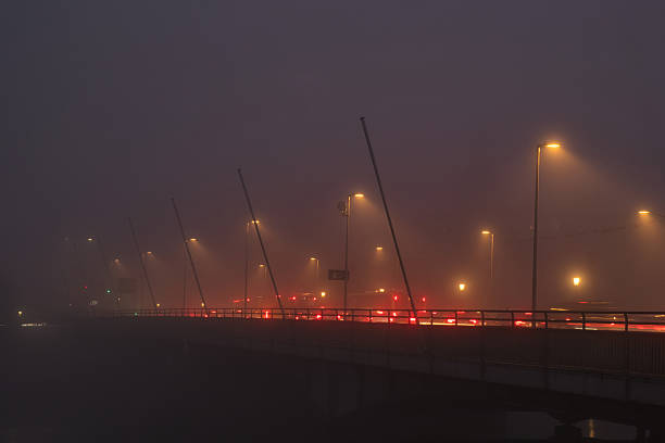Konstanz, Lichter an der Rheinbrücke bei Nebel