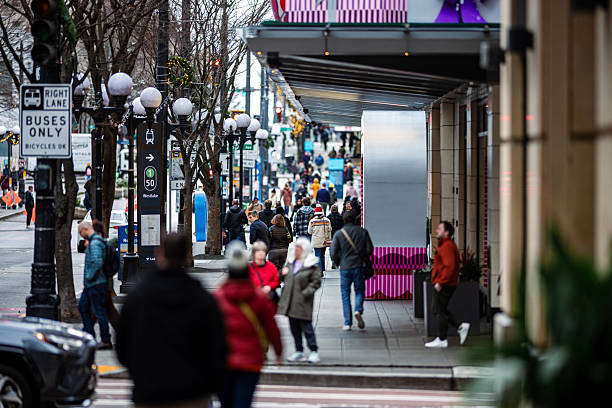 istock Big American City Anonymous Crowd Walking 2252857365
