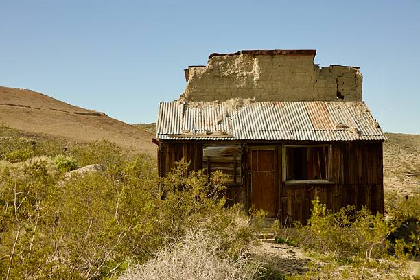 istock Homestead abandoned in the desert 2252859915