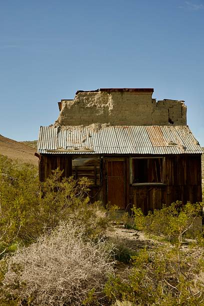istock Homestead abandoned in the desert 2252859916