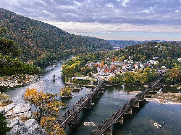 istock Harpers Ferry Foliage from Maryland Height 2252863989