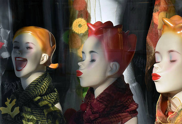 Elegabt store mannequins in a shop window
