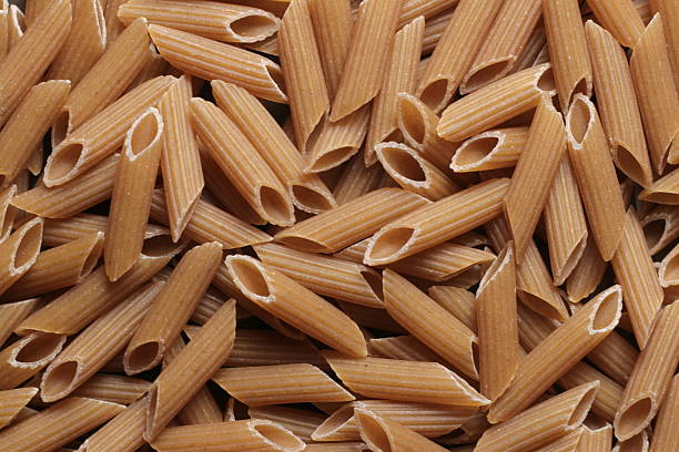 Serving size of plain spaghetti in a white plate