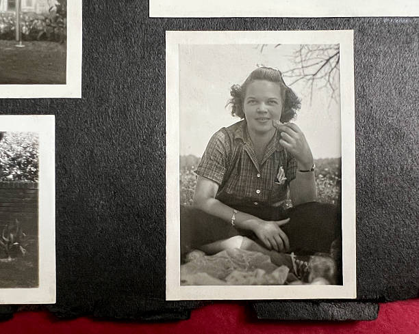 istock Woman Sitting 1940s Black and White 2253032550