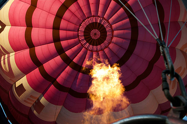 istock Hot air balloon 2253233891