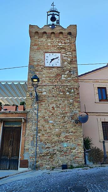 istock La torre dell'orologio 2253355226