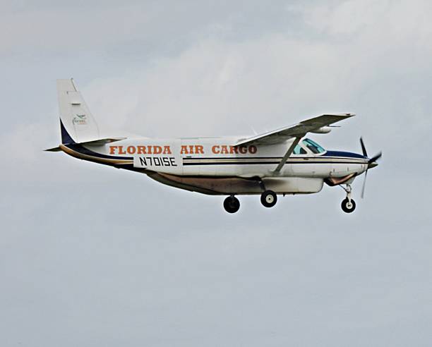 Ft. Lauderdale, Broward County, Florida, USA, December 23, 2025. A Cessna 208B fixed wing single engine (12 seats / 1 engine)N701SE Florida Air Cargo arriving at the Ft. Lauderdale Executive Airport.