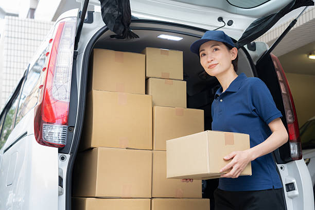 istock Middle-aged female delivery person delivering a package 2253551619