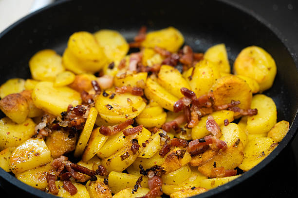 Bratkartoffeln mit Zwiebeln und Speck