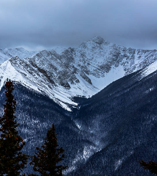 Banff National Park in the province of Alberta, Canada brings breathtaking views in all seasons. It is truly a haven for outdoor enthusiasts.