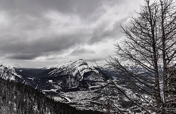 Banff National Park in the province of Alberta, Canada brings breathtaking views in all seasons. It is truly a haven for outdoor enthusiasts.