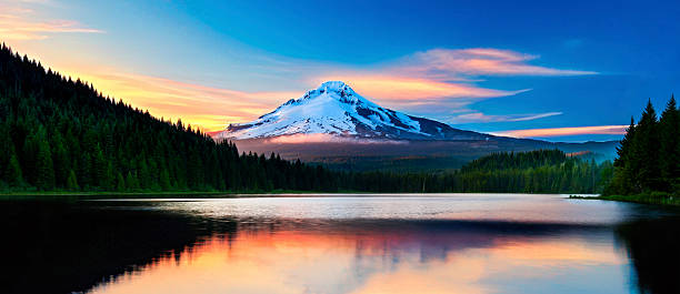 istock Mount Hood, Oregon, USA 2253883045