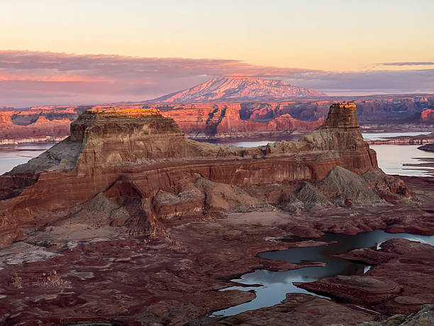 istock Lake Powell at Sunset 2253888406