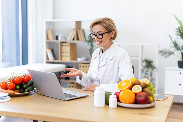 istock Dietitian Consulting Online 2253889667