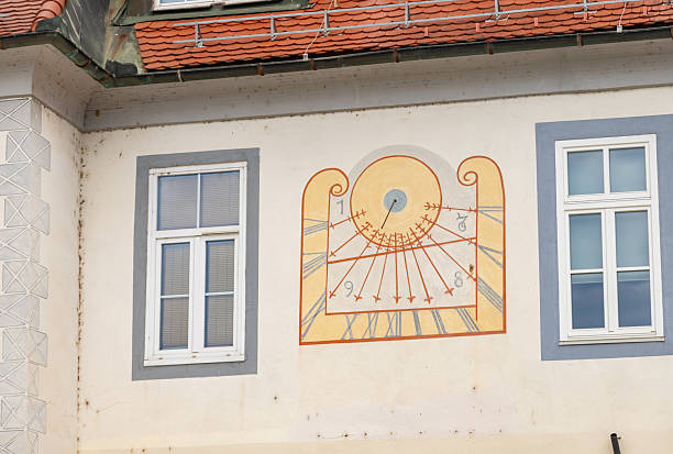 A picture of a sundial on the wall of a building in Maribor.