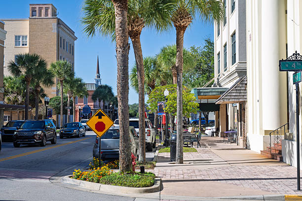 istock Leesburg, Florida Downtown 2253977363