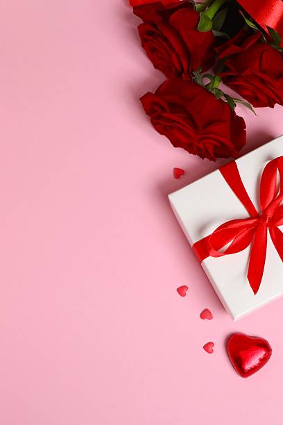 istock Beautiful red roses, gift box and hearts on pink background 2254092012