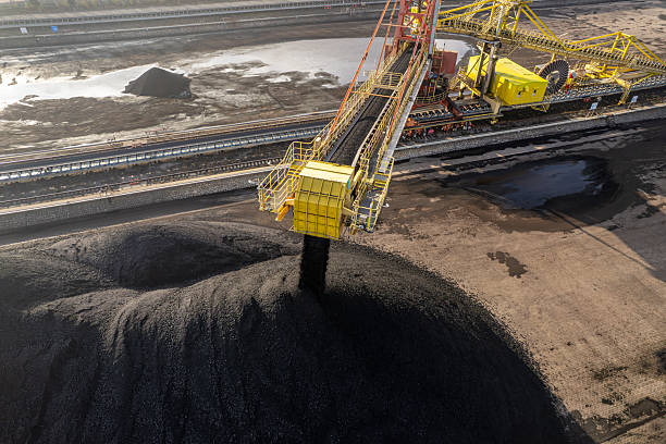The mechanical equipment in the coal field is transporting coal