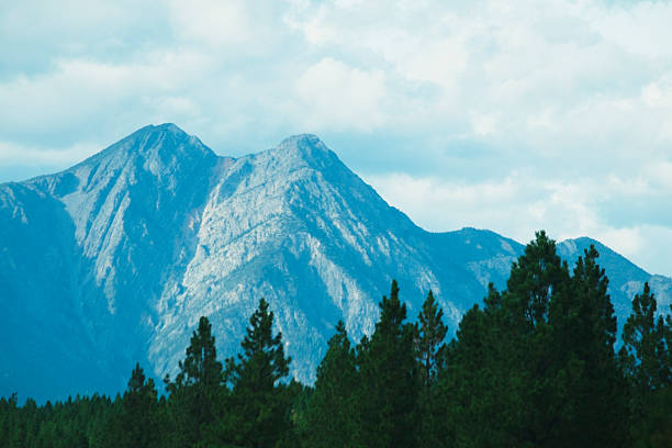 Photo of a mountain landscape in Canada.