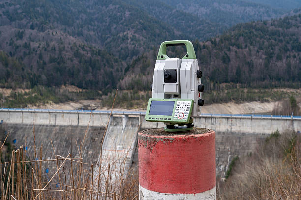 Geodetic measurements of deformation in ladrge dam wall