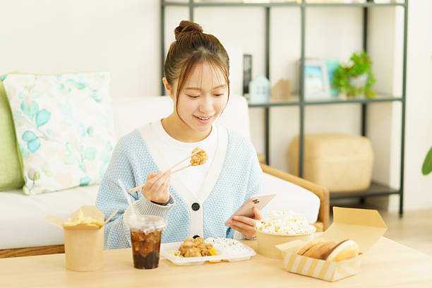 istock Woman eating lunch 2254587910
