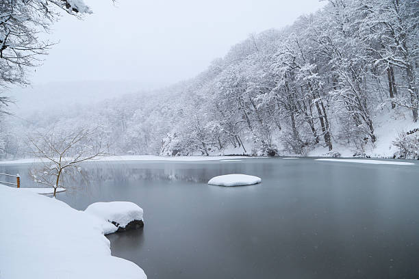 istock Lake Parz, Dilijan, Armenia 2254596710