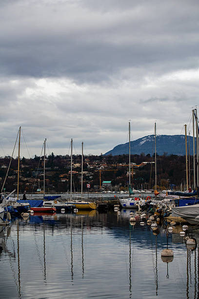 istock Autumn in Geneva 2254714669