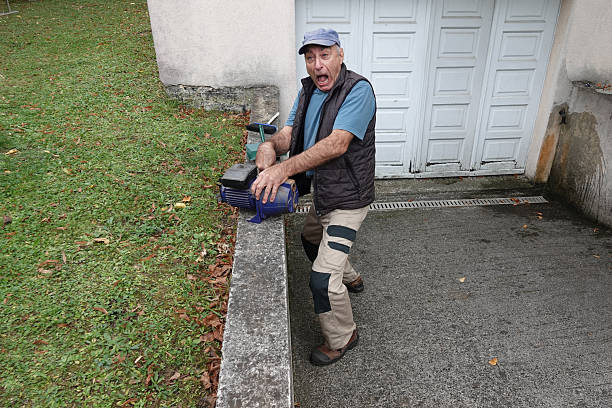 Work accident during fix of motor on a surface outside a building