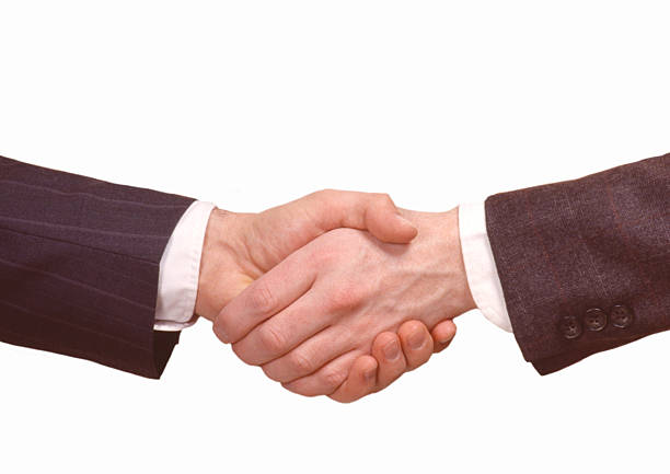 Businessmen shaking hands in agreement of buiness dealing