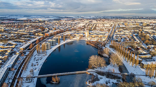 Luchtfoto van winkelcentrum Emiclaer in Amersfoort uitzicht vanaf het water