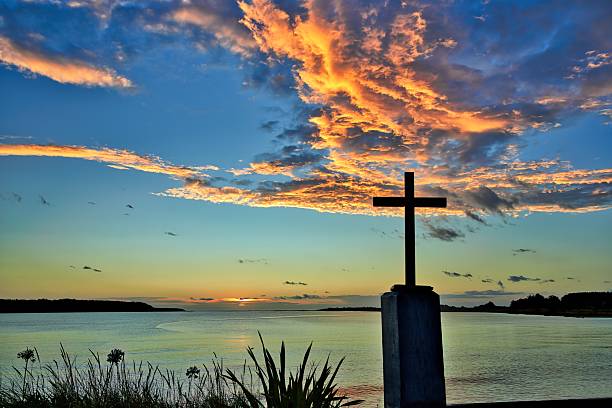 istock Cross At Foxton Beach River Bay Sun Has Set 2254942600