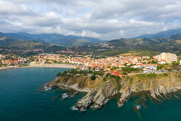 istock Seaside cliffs and village in Banyuls-sur-Mer 2254986867