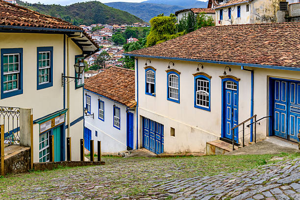 istock Streets, houses and slopes 2255092467