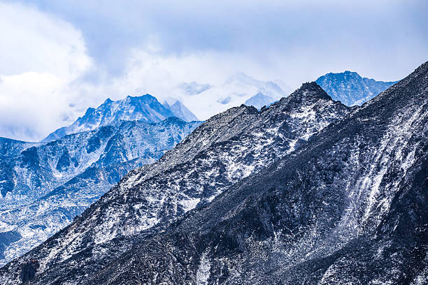 Enjoy the beautiful snow-capped mountains at an altitude of 4,000 meters.