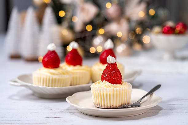 No-bake MIni Cheesecakes Topped with Strawberry