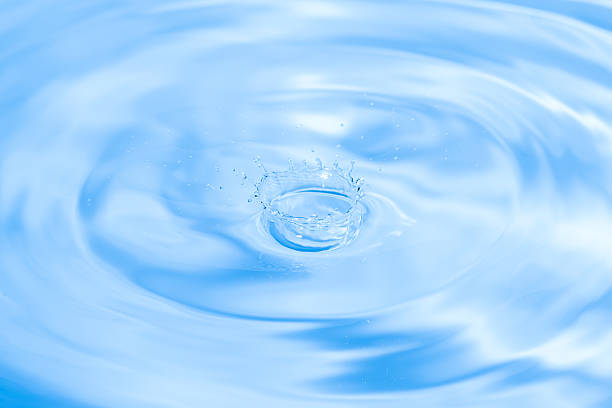 A beautiful water crown on the water surface