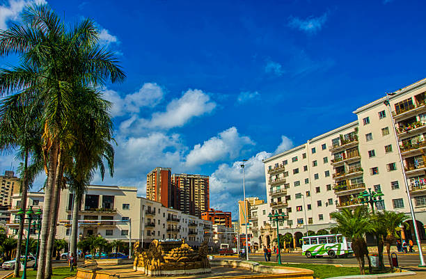 El Silencio is located in the very center of the city of Caracas, surrounded by government offices and ministries.